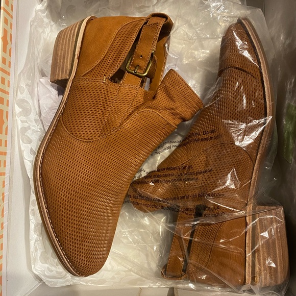 Leather Gianni Bini Chelsea boots size 7 - Picture 6 of 6